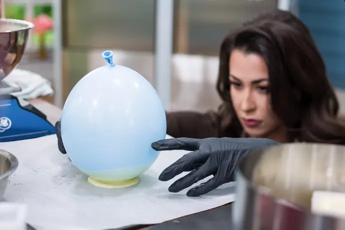 Eliška Hlaváčová se soustředila na práci.