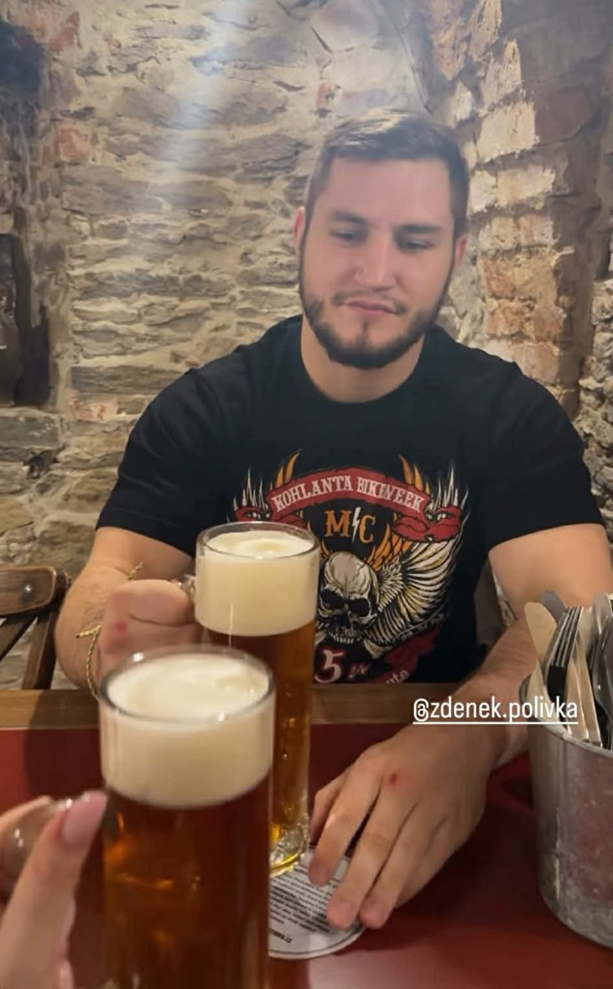 Zdeněk Polívka na rande se svou novou přítelkyní.