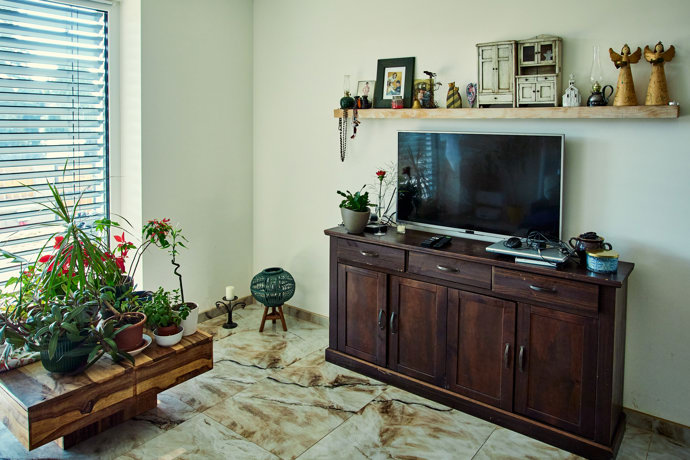 Hanka Kynychová je velkou milovnicí květin. V obýváku jich má hned několik.