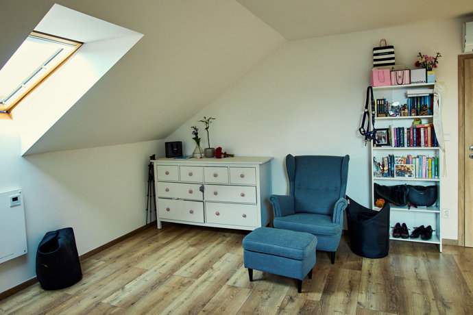 Dětský pokoj je velmi prostorný. 