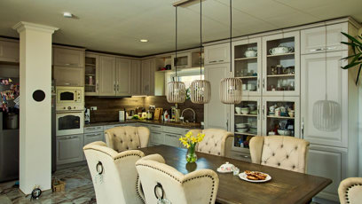 FOTO: Hana Kynychová se s rodinou nastěhovala do domečku za Prahou a ponechali si i původní vybavení.