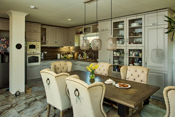 Hana Kynychová se s rodinou nastěhovala do domečku za Prahou a ponechali si i původní vybavení.