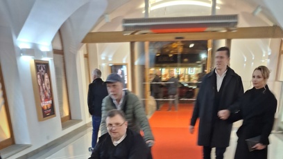 FOTO: Jindřich Forejt přijíždí na premiéru filmu Livia.