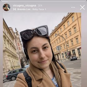  „Hele, já vím, že nenalíčená vypadám mladě. Ale že se mě někdo zeptá, jestli nejsem dcera tý Mertový z Na lovu? Že podobu nezapřu?“  Ta okomentovala Belladona svoji fotku bez líčidel na sociálních sítích.