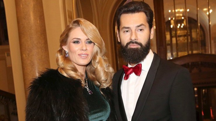 Krásná Nikol Moravcová se svým manželem.