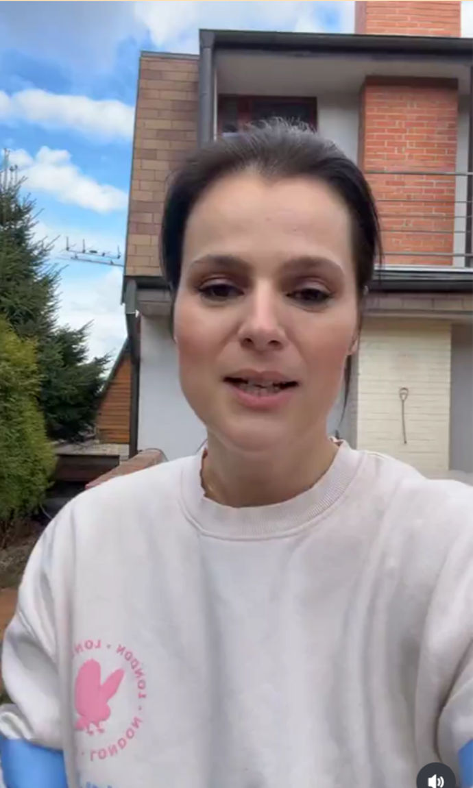 Ornella Koktová ve svém živáku.