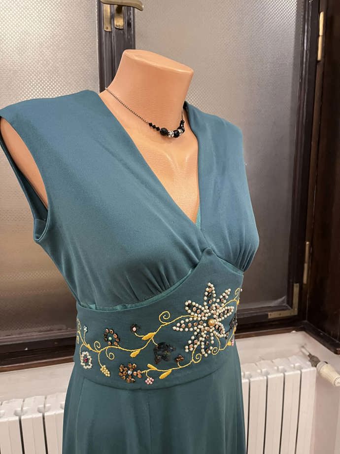 Kamínky v pase jsou ručně šité. 