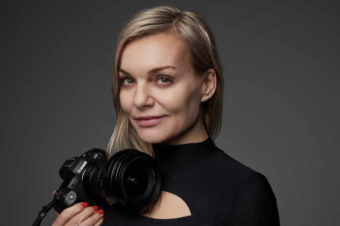 Za své snímky byla už třináctkrát oceněna v soutěži Czech Press Photo.