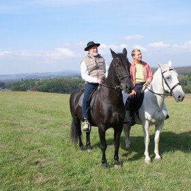 Nový seriál O lidech a koních si diváci pochvalují.