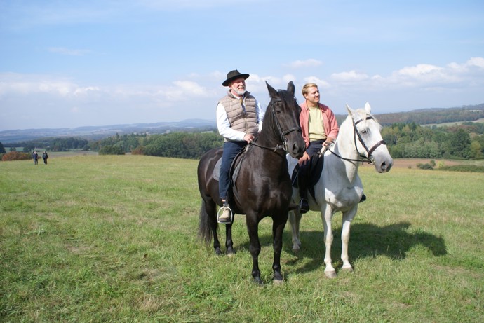 Nový seriál O lidech a koních si diváci pochvalují.