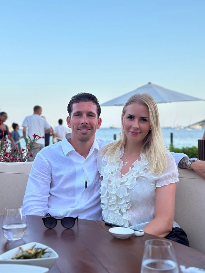 Okouzlující manželka otevřeně přiznává, že úspěšná fotbalová kariéra je z velké části náročná týmová práce obou partnerů.