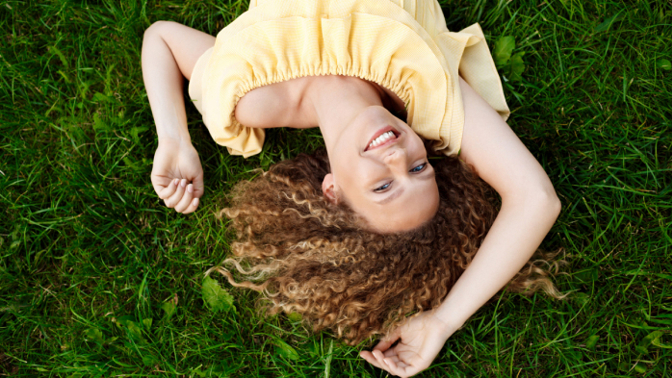 Máte problémy s vlasy? Vyzkoušejte NAVLASIL – moderní péči, která umí víc, než si myslíte