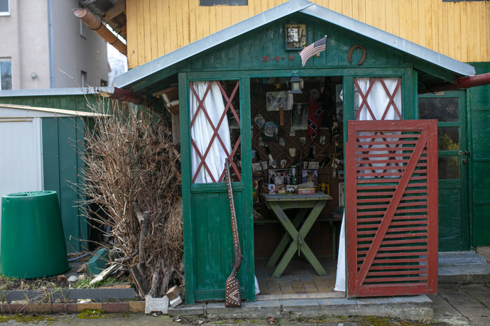 Srub je oblíbeným místem k odpočinku na zahradě. 
