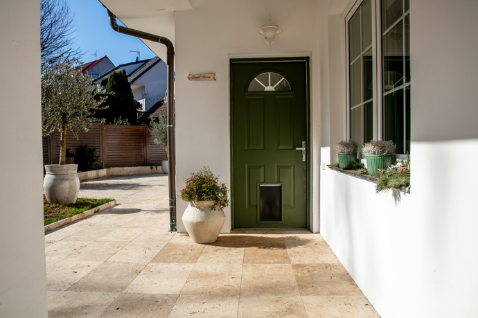 Vstupní dveře do domu Veroniky Žilkové.