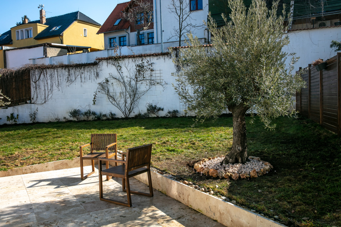 Malé posezení na dvorku