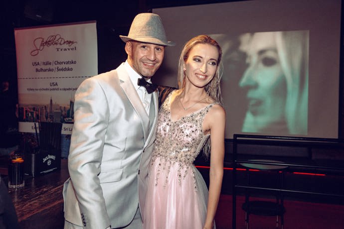Sámer Issa po boku krásné Lucie Junkové.
