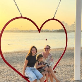 Moderátorka Tereza Tobiášová se svými dvěma dcerami, mladší Norou a starší Barunkou. 