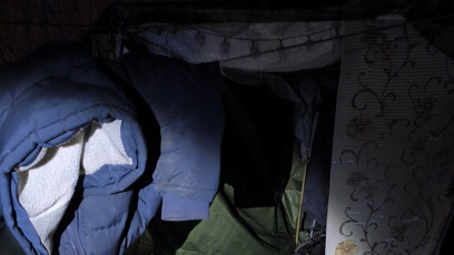 FOTO: Ve stanu žila matka s dvěma dětmi a muž.