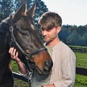 Jednu z hlavních rolí hraje Marek Lambora.