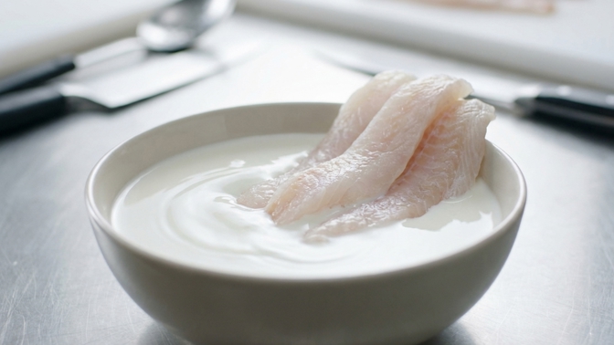 Jak zbavit sladkovodní ryby pachuti? Zkuste použít mléko