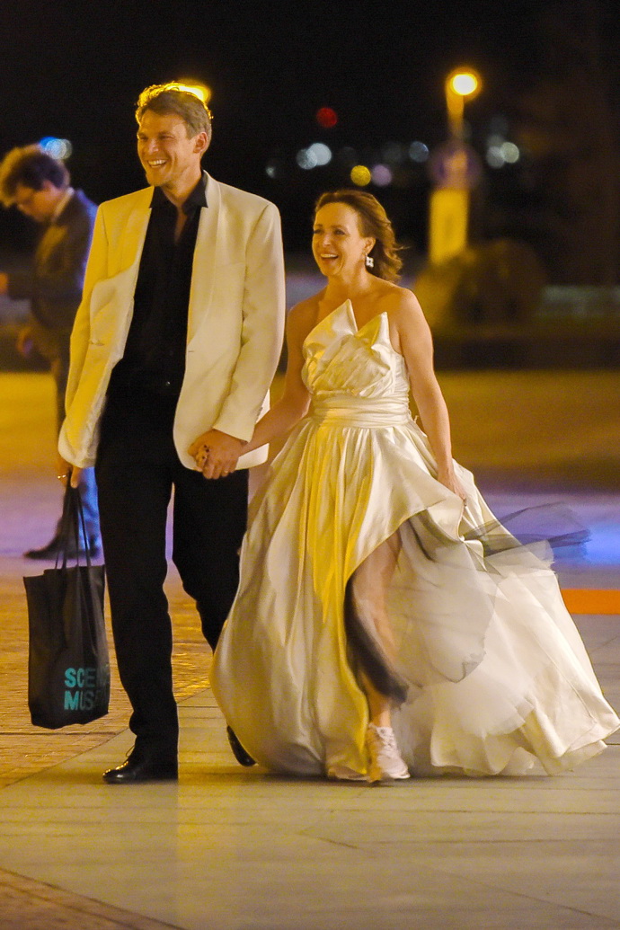 S manželem Vojtou Dykem byli sladěni do světlých tónů, ovšem s černým akcentem. 