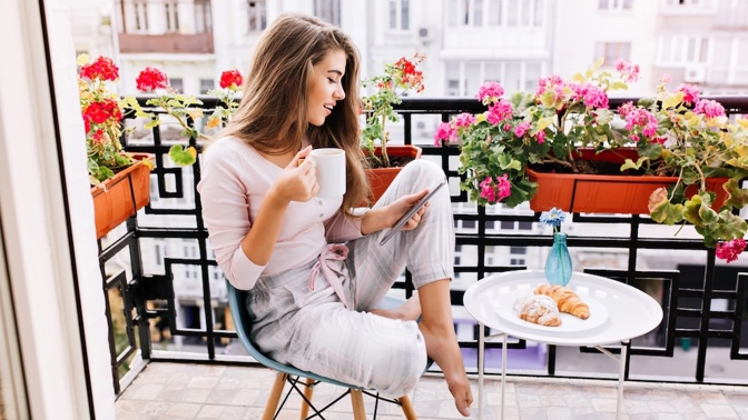 Jak proměnit i ten nejmenší panelákový balkon v soukromou oázu klidu