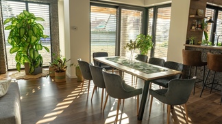 Jak správně kombinovat stínění a design interiéru pro moderní domácnost?