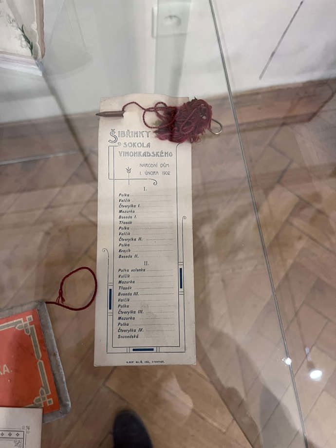 V průběhu večera se vystřídalo velké množství společenských tanců. 