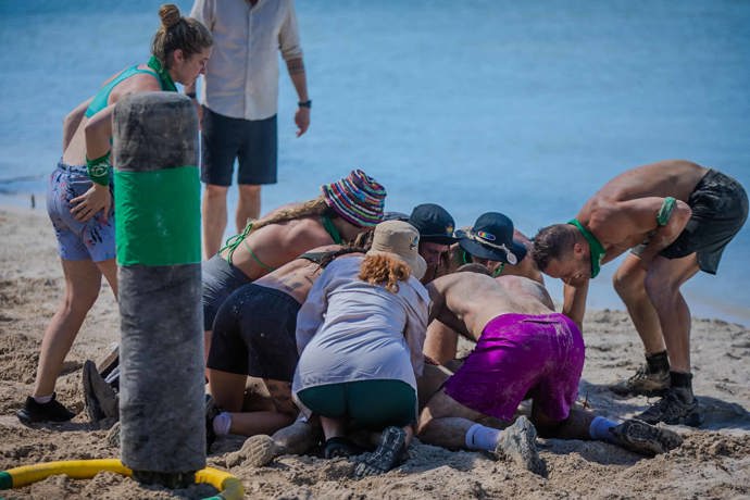 Iky tam nechal vše. 