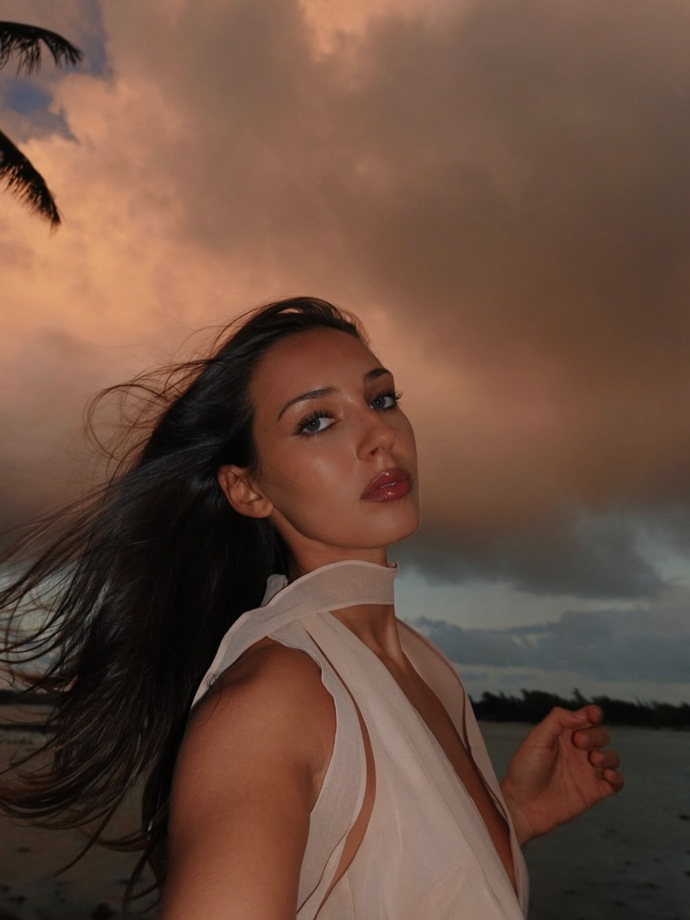 Charlotte Ella Gottová se proměnila v dospělou slečnu. 