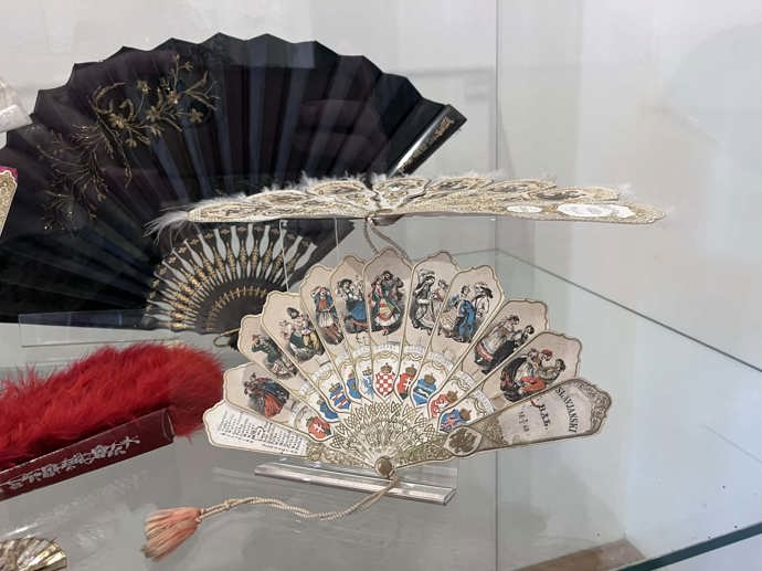 Mnohé z vějířů jsou malými uměleckými díly. 
