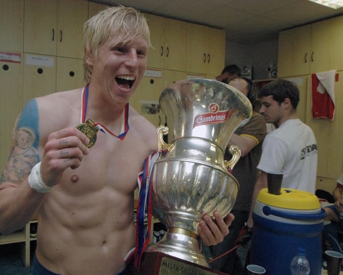 Český fotbalový svět si dnes připomíná nesmírně smutné výročí spojené s jedním z našich nejlepších obránců.