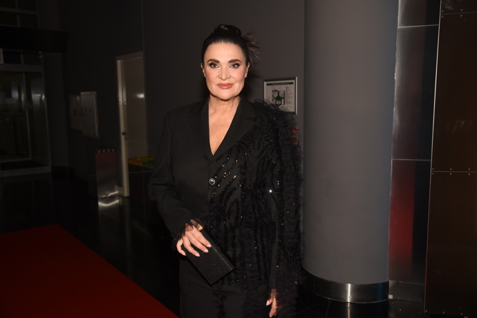 Hereččiny outfity ale nikdy nepůsobí nudně.