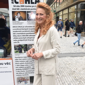 Herečka ve svém módním stylu kombinuje ležérnost s elegancí.