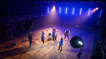 FOTO: Talentovaná zpěvačka Sofie Kovářová spojila síly s populární kapelou Highland.