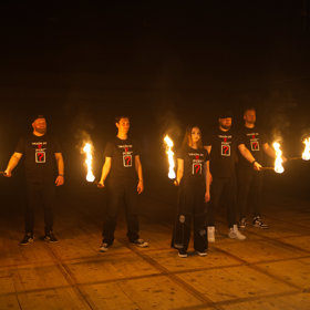 Ostřílenou pětici muzikantů oslovila náctiletá vycházející hvězda zcela sama.