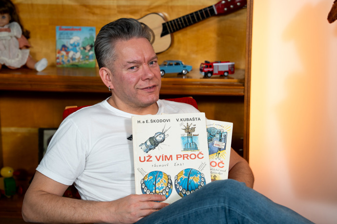 Zpěvák Matěj Ruppert zavzpomínal na divoké mládí v novém pořadu Retrohubky. 