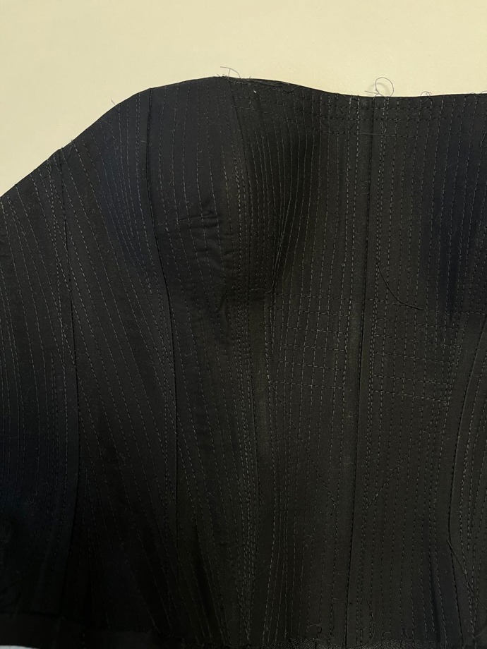 „Tentokrát jsme zvolili černou barvu, aby vynikla silueta a jednoduchost modelu,“ uvedl Boris Kráľ.