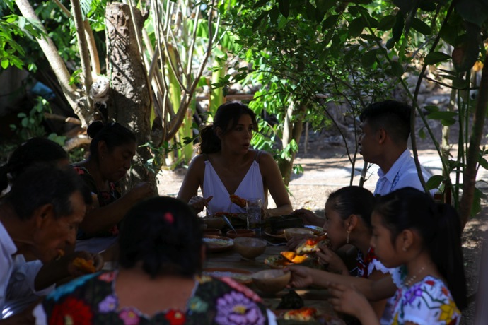 Evě v dokumentu několikrát přistála na talíři opravdová zvláštnost.