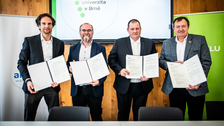 Albert a Mendelova univerzita spojily síly. Chtějí lepší životní podmínky pro kuřata 