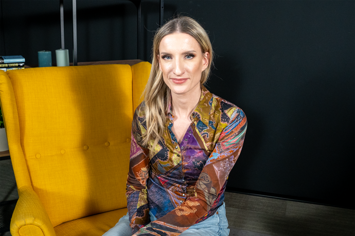 Pohledná moderátorka Adéla Vinczeová.