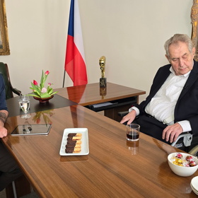 Extra host Miloš Zeman.