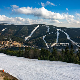 Lyžařská sezona ve Špindlerově Mlýně.