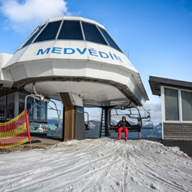 Lyžařská sezona ve Špindlerově Mlýně.
