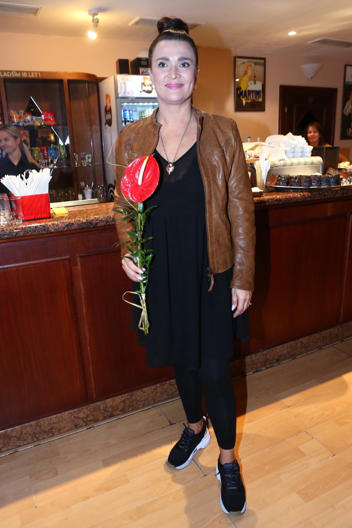 Pravidla volnějšího topu a užšího spodního dílu se herečka drží