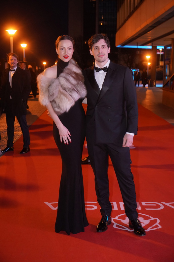 Čestmír Strakatý s manželkou Hanou, která vynesla luxusní kožíšek. 