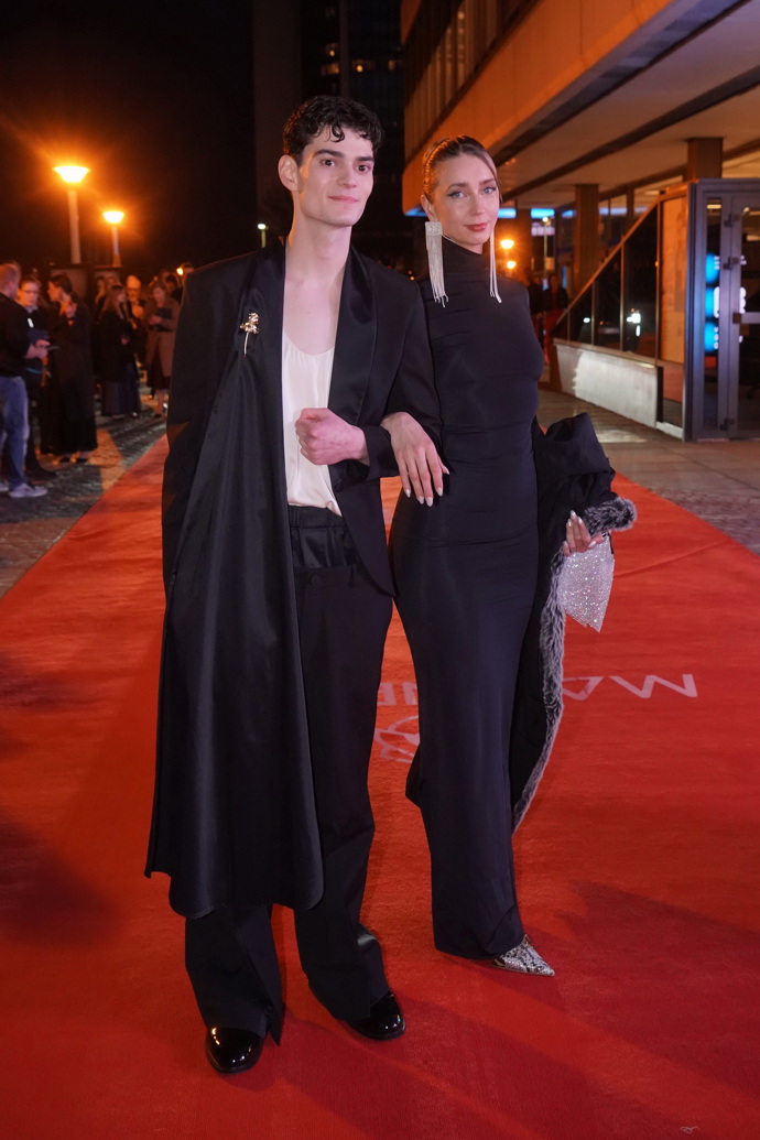 Herec Josef Trojan, syn herce Ivana Trojana, dorazil s ženským doprovodem.