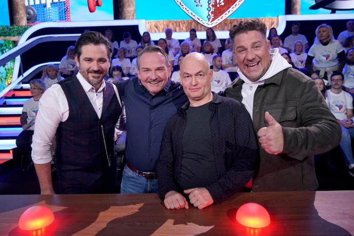 Jeho herecký kolega Vojta Kotek pro změnu přiznal, že mu s přicházejícím jarem nepříjemně natéká tělo od kolen nahoru.