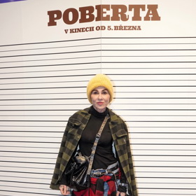 Kateřina Kaira Hrachovcová zahalila své vlasy.