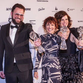 Matěj Chlupáček slaví křišťálového Českého lva za animovaný snímek Život k sežrání. 